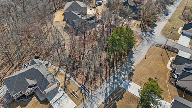 Prime corner lot in beautiful Bella Vista! This property offers on Bella Vista - Metfield Golf Complex and Country Club in Arkansas - for sale on GolfHomes.com, golf home, golf lot