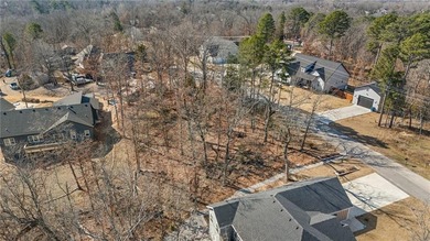 Prime corner lot in beautiful Bella Vista! This property offers on Bella Vista - Metfield Golf Complex and Country Club in Arkansas - for sale on GolfHomes.com, golf home, golf lot