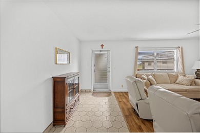 Enjoy comfort and convenience in this well-maintained 1 bed, 1 on Kings Point Golf - Executive in Florida - for sale on GolfHomes.com, golf home, golf lot