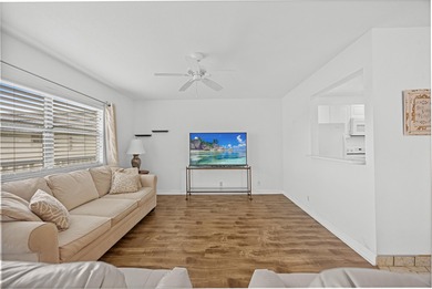 Enjoy comfort and convenience in this well-maintained 1 bed, 1 on Kings Point Golf - Executive in Florida - for sale on GolfHomes.com, golf home, golf lot