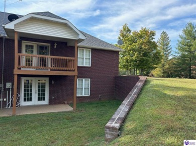 Welcome to this delightful 2-bedroom, 2-bath patio home on Hillcrest Country Club in Kentucky - for sale on GolfHomes.com, golf home, golf lot