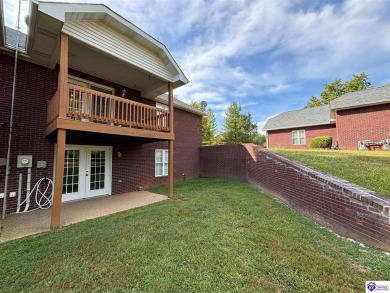 Welcome to this delightful 2-bedroom, 2-bath patio home on Hillcrest Country Club in Kentucky - for sale on GolfHomes.com, golf home, golf lot