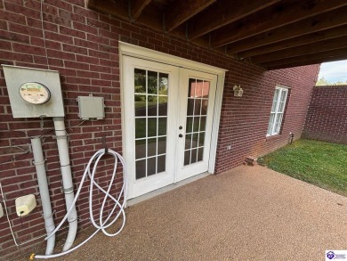 Welcome to this delightful 2-bedroom, 2-bath patio home on Hillcrest Country Club in Kentucky - for sale on GolfHomes.com, golf home, golf lot