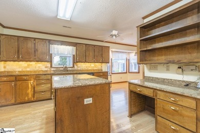 Smithfields - This 3-bedroom, 2 1/2 bath all-brick one level on Smithfields Country Club in South Carolina - for sale on GolfHomes.com, golf home, golf lot