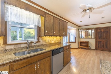 Smithfields - This 3-bedroom, 2 1/2 bath all-brick one level on Smithfields Country Club in South Carolina - for sale on GolfHomes.com, golf home, golf lot