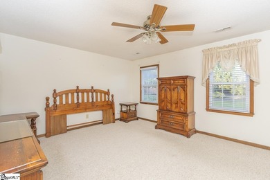 Smithfields - This 3-bedroom, 2 1/2 bath all-brick one level on Smithfields Country Club in South Carolina - for sale on GolfHomes.com, golf home, golf lot