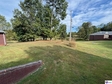 Welcome to this delightful 2-bedroom, 2-bath patio home on Hillcrest Country Club in Kentucky - for sale on GolfHomes.com, golf home, golf lot