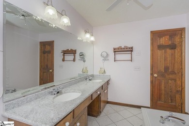 Smithfields - This 3-bedroom, 2 1/2 bath all-brick one level on Smithfields Country Club in South Carolina - for sale on GolfHomes.com, golf home, golf lot