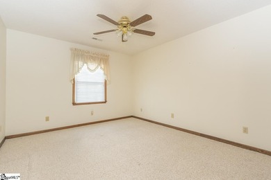 Smithfields - This 3-bedroom, 2 1/2 bath all-brick one level on Smithfields Country Club in South Carolina - for sale on GolfHomes.com, golf home, golf lot