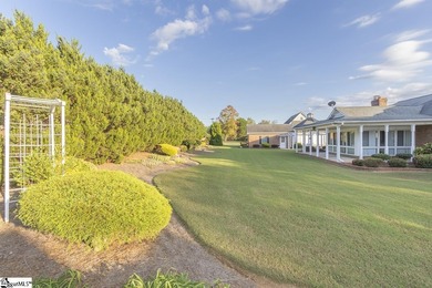 Smithfields - This 3-bedroom, 2 1/2 bath all-brick one level on Smithfields Country Club in South Carolina - for sale on GolfHomes.com, golf home, golf lot