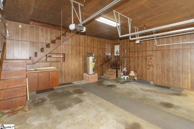 Smithfields - This 3-bedroom, 2 1/2 bath all-brick one level on Smithfields Country Club in South Carolina - for sale on GolfHomes.com, golf home, golf lot