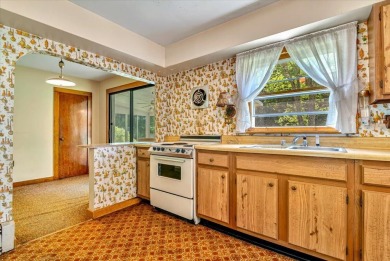 Discover the potential of this 3-bedroom, 1-bath ranch-style on Indian Mountain Golf Course in Pennsylvania - for sale on GolfHomes.com, golf home, golf lot