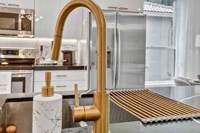 NEW ROOF IS UNDERWAY!!!! MOVE-IN READY HOME IN ABERDEEN.55+ on Aberdeen Golf and Country Club in Florida - for sale on GolfHomes.com, golf home, golf lot