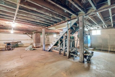 Discover the potential of this 3-bedroom, 1-bath ranch-style on Indian Mountain Golf Course in Pennsylvania - for sale on GolfHomes.com, golf home, golf lot