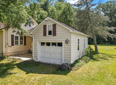 Discover the potential of this 3-bedroom, 1-bath ranch-style on Indian Mountain Golf Course in Pennsylvania - for sale on GolfHomes.com, golf home, golf lot