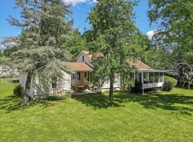 Discover the potential of this 3-bedroom, 1-bath ranch-style on Indian Mountain Golf Course in Pennsylvania - for sale on GolfHomes.com, golf home, golf lot