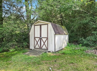 Discover the potential of this 3-bedroom, 1-bath ranch-style on Indian Mountain Golf Course in Pennsylvania - for sale on GolfHomes.com, golf home, golf lot