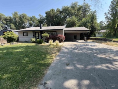 This spacious single-level with basement home in Caldwell, built on Fairview Golf Course in Idaho - for sale on GolfHomes.com, golf home, golf lot