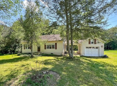 Discover the potential of this 3-bedroom, 1-bath ranch-style on Indian Mountain Golf Course in Pennsylvania - for sale on GolfHomes.com, golf home, golf lot