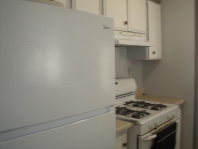This well-maintained Double wide manufactured home 2-bedroom 1 & on The Club At Shenandoah Springs in California - for sale on GolfHomes.com, golf home, golf lot