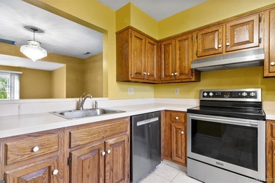 Great 2-bedroom townhouse in sought after Hunters Glen that on Centennial Golf Club of NY - Meadows in New York - for sale on GolfHomes.com, golf home, golf lot