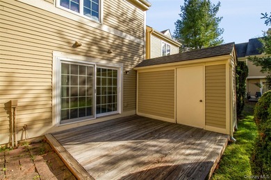 Great 2-bedroom townhouse in sought after Hunters Glen that on Centennial Golf Club of NY - Meadows in New York - for sale on GolfHomes.com, golf home, golf lot