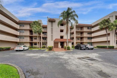 This charming 2-bedroom, 2-bathroom condo offers the perfect on Pine Island Ridge Country Club in Florida - for sale on GolfHomes.com, golf home, golf lot