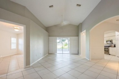 FABULOUS HOME ON GOLF COURSE ~ Move-In-Ready! This lovely on Meadow Oaks Golf and Country Club in Florida - for sale on GolfHomes.com, golf home, golf lot