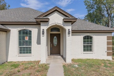 Beautifully Remodeled Home in Runaway Bay, TX!

Welcome to 226 on The Club At Runaway Bay in Texas - for sale on GolfHomes.com, golf home, golf lot