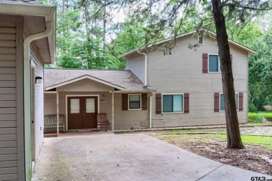 Welcome to your ideal lakefront retreat in the highly desirable on Holly Lake Ranch Golf Club in Texas - for sale on GolfHomes.com, golf home, golf lot
