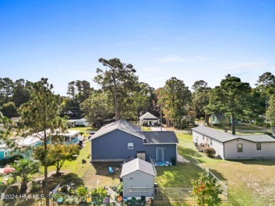 LOCATION IS EVERYTHING!!! This cute as can be home located in on Oyster Bay Golf Links in North Carolina - for sale on GolfHomes.com, golf home, golf lot