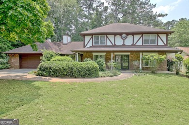This is your opportunity to live in the heart of Peachtree City on Braelinn Golf Club in Georgia - for sale on GolfHomes.com, golf home, golf lot