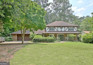 This is your opportunity to live in the heart of Peachtree City on Braelinn Golf Club in Georgia - for sale on GolfHomes.com, golf home, golf lot