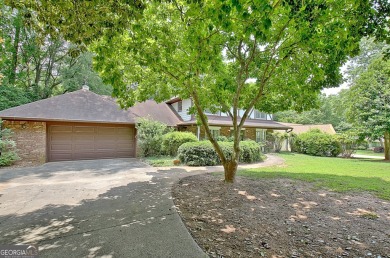 This is your opportunity to live in the heart of Peachtree City on Braelinn Golf Club in Georgia - for sale on GolfHomes.com, golf home, golf lot