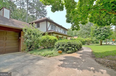 This is your opportunity to live in the heart of Peachtree City on Braelinn Golf Club in Georgia - for sale on GolfHomes.com, golf home, golf lot