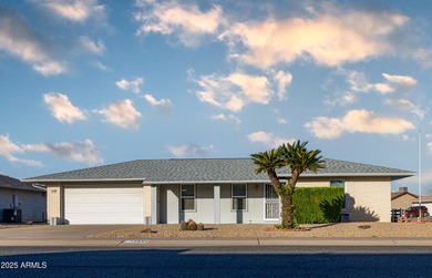 Fresh, bright, and ready for fun! This inviting 2 bedroom, 2 on Sun City Lakes West and East in Arizona - for sale on GolfHomes.com, golf home, golf lot