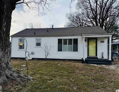 Charming 1 bed, 1 bath home offering comfortable living space on  in Kentucky - for sale on GolfHomes.com, golf home, golf lot