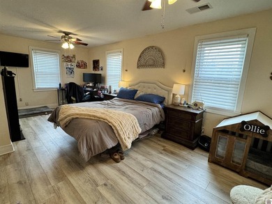 Charming 1 bed, 1 bath home offering comfortable living space on  in Kentucky - for sale on GolfHomes.com, golf home, golf lot