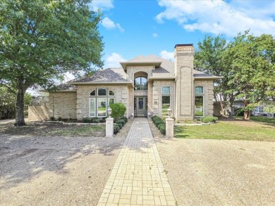 Well-designed 4BR-3baths-2 car+ 1 golf cart garage, circular on Pecan Plantation Country Club in Texas - for sale on GolfHomes.com, golf home, golf lot