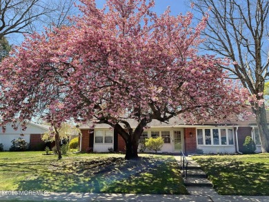 Nothing to do but move in, everthing is updated including on Greenbriar Woodlands in New Jersey - for sale on GolfHomes.com, golf home, golf lot