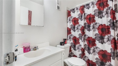 Step into this well maintained 3BR/2BA townhouse perfectly on Pine Island Ridge Country Club in Florida - for sale on GolfHomes.com, golf home, golf lot