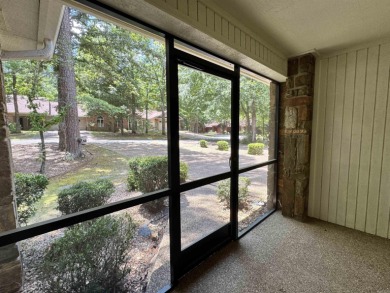 VILLA ALEGRE COURTS town home with BONUS ROOM! Located minutes on DeSoto Golf Course in Arkansas - for sale on GolfHomes.com, golf home, golf lot