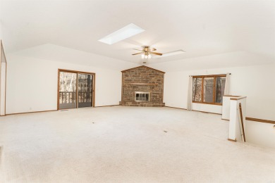 VILLA ALEGRE COURTS town home with BONUS ROOM! Located minutes on DeSoto Golf Course in Arkansas - for sale on GolfHomes.com, golf home, golf lot