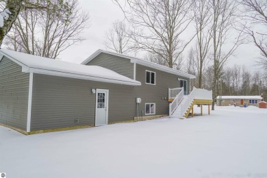 Discover your dream home! This beautifully renovated property on Twin Birch Golf Club in Michigan - for sale on GolfHomes.com, golf home, golf lot