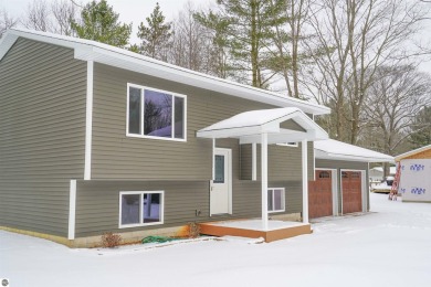 Discover your dream home! This beautifully renovated property on Twin Birch Golf Club in Michigan - for sale on GolfHomes.com, golf home, golf lot