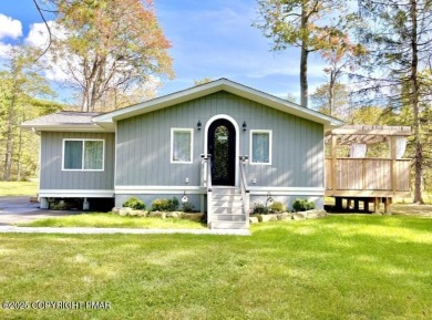 * SIMPLY BEAUTIFUL *  Unique, charming, immaculate 3-bedroom on Pocono Farms Country Club in Pennsylvania - for sale on GolfHomes.com, golf home, golf lot