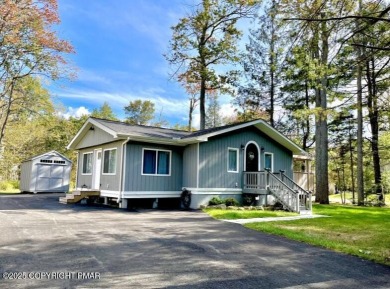 * SIMPLY BEAUTIFUL *  Unique, charming, immaculate 3-bedroom on Pocono Farms Country Club in Pennsylvania - for sale on GolfHomes.com, golf home, golf lot