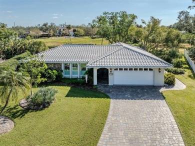 Under contract-accepting backup offers. This charming and cozy on Gulf Gate Golf Club in Florida - for sale on GolfHomes.com, golf home, golf lot