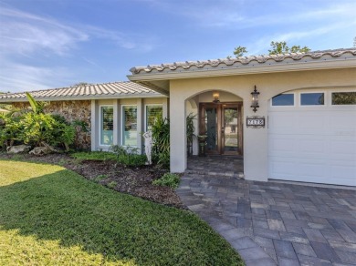 Under contract-accepting backup offers. This charming and cozy on Gulf Gate Golf Club in Florida - for sale on GolfHomes.com, golf home, golf lot