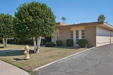 Perfect Sun City Condo, 2 Bedrooms plus Arizona Room, 2 Baths on Sun City Lakes West and East in Arizona - for sale on GolfHomes.com, golf home, golf lot